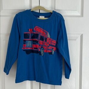Hanna Andersson Blue Long Sleeve Shirt with Red Fire Truck Graphic size 4